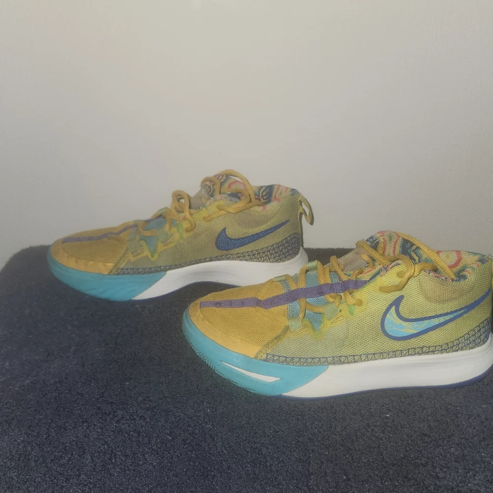Kyrie Nike Flytrap 6 Kids Sneakers Yellow Size 5.5Y